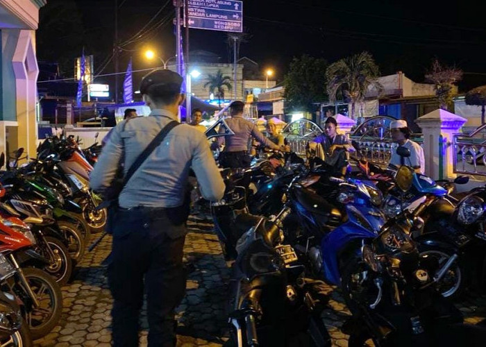Polres Tanggamus Turunkan Personel Amankan Ibadah Tarawih 