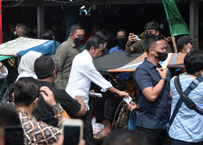Dari Tukang Becak hingga Pedagang Gorengan Dapat Rezeki dari Presiden Jokowi, Terimakasih Pak!