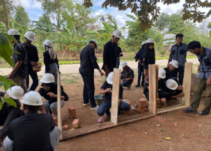 Tumbuhkan Keterampilan, Teknokrat gelar Workshop Pembuatan Dinding Untuk Para Maba