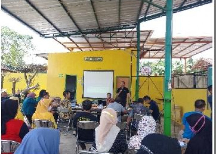 PkM Fakultas Pertanian Unila Tingkatkan Nilai Tambah Telur Ayam Ras Melalui Pembuatan Telur Asin