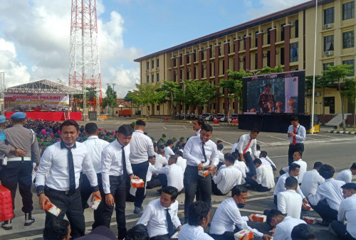 Sambutan Kapolri, Sejumlah Anggota Bubar