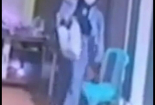 Tak Takut Dosa, Seorang Wanita Nekat Curi Kotak Amal Masjid, Aksinya Terekam CCTV