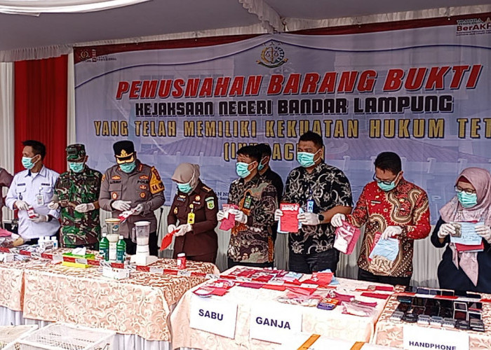 Kejari Bandar Lampung Musnahkan Barang Bukti dari 373 Perkara Inkracth