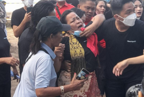 Sambil Berteriak Histeris, Ibu Brigadir J Terus Sebut Nama Istri Irjen Ferdy Sambo untuk Bertanggung Jawab
