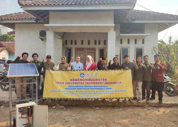 Dosen dan Mahasiswa Universitas Teknokrat Indonesia Bantu Pengusaha Budidaya Ikan Air Tawar PKM DRTPM 2023