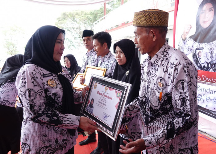 Dihari Jadinya, PGRI dan Pemkot Beri Penghargaan kepada Guru dan Media
