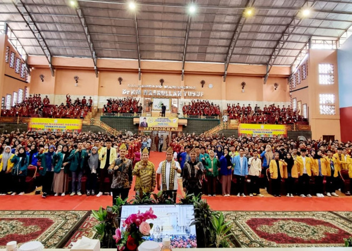 Anggota DPD RI Isi Kuliah Umum PKKMB Hari Terakhir di Teknokrat