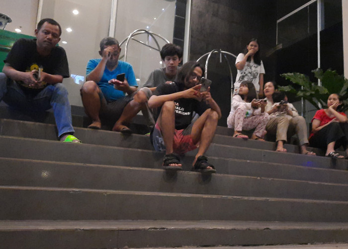 Rasakan Gempa, Tamu Hotel Berhamburan Keluar Gedung