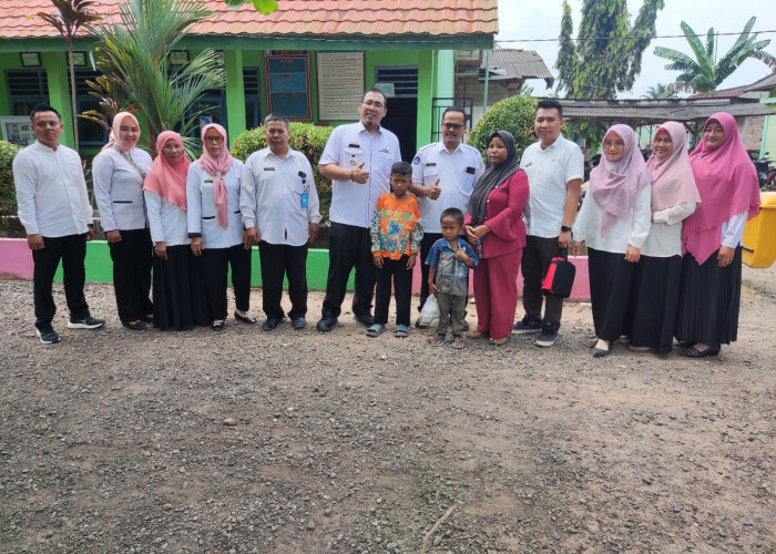 Disdik Mesuji Dampingi dan Daftarkan Pemulung ke Sekolah