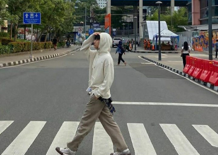 Belum Disuruh Move On, Renjun NCT Dream Unggah Foto Bak Trend Citayam Fashion Week