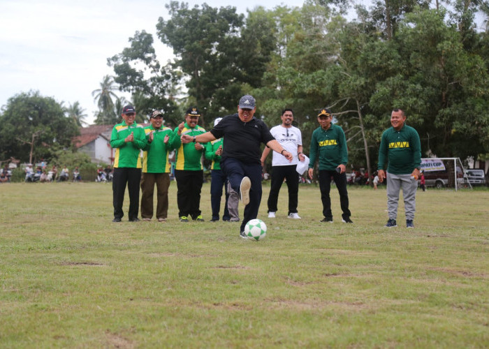 Wabup Lamtim Buka Kompetisi Sepak Bola Bupati Cup Zona 1