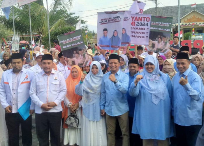 Pasangan Riyanto - Umi Laila Tutup Pendaftaran Bacalon Bupati dan Wakil Bupati di KPU Pringsewu 