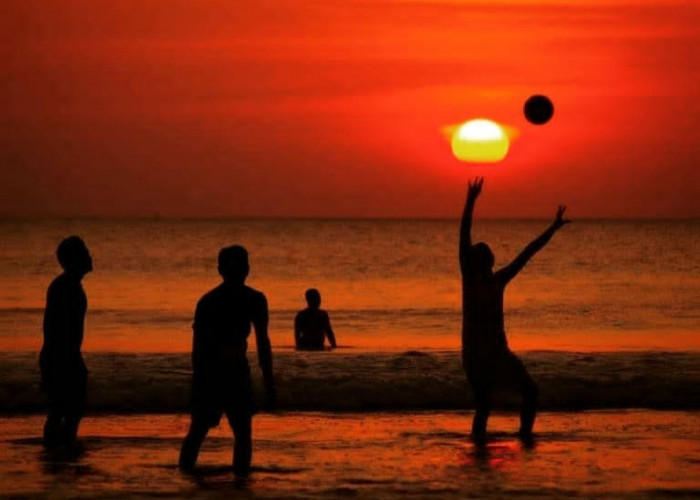 Sensasi Spot Surfing Kelas Dunia Pada Pantai Tanjung Setia Pesisir Barat Lampung, Surganya Bagi Peselancar