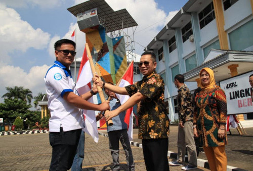 Puluhan Mahasiswa UBL Gelar Aksi Gerakan Pengibaran 1000 Bendera Merah Putih