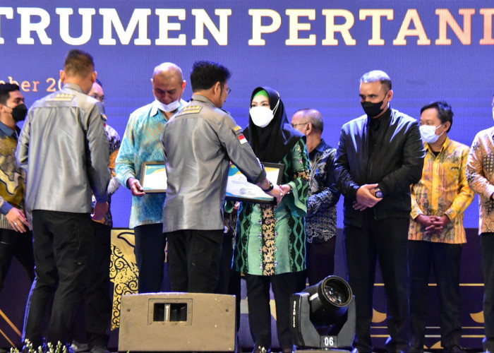 Bupati Tanggamus Dapat Penghargaan Dari Kementerian Pertanian Badan Standardisasi Instrumen Pertanian