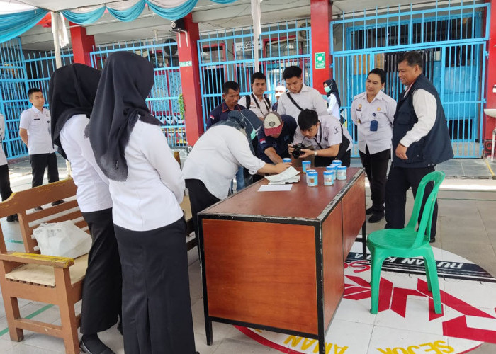 Kakanwil Kemenkumham Lampung Pimpin Random Sampling Tes Urine WBP dan Petugas Rutan Kota Agung 
