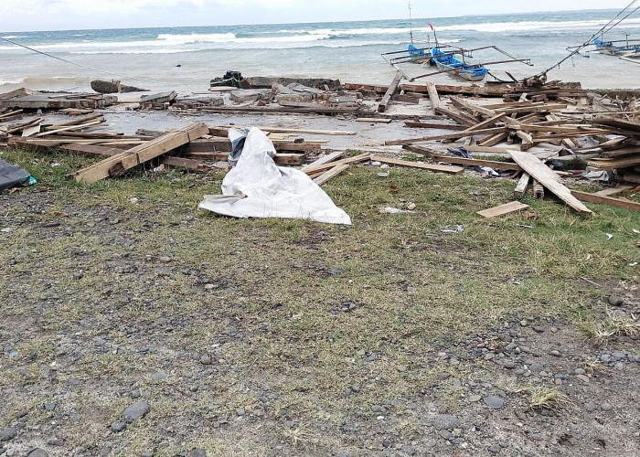Abrasi Pantai Ancam Jalan Nasional di Pekon Tanjung Setia