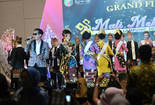 Lagu Suara dari Dide Hijau Daun Hipnotis Penonton di Acara Grand Final Muli Mekhanai 2022