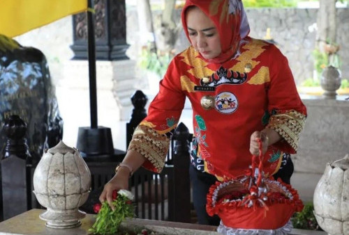 Ziarah ke Makam Bung Karno, Ini Doa Bupati Winarti