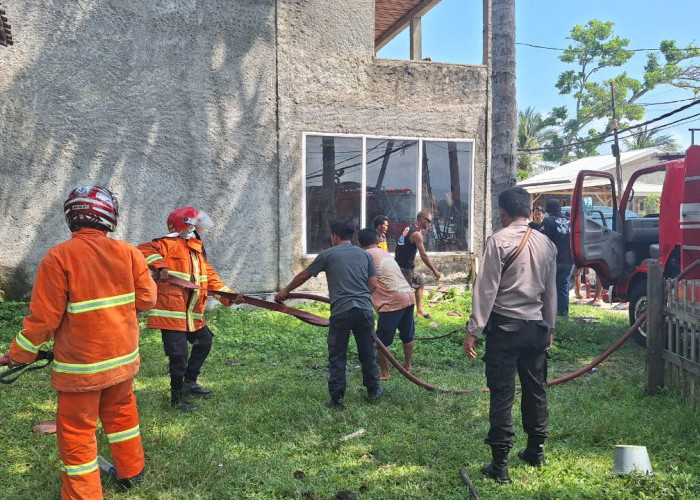 Diduga Konsleting, Salah Satu Toko di Tanjung Setia Terbakar
