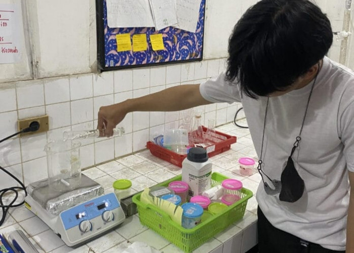 Tim MBKM Jurusan Kimia FMIPA Unila Teliti Pengembangan Katalis Padat