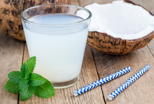 Cek Fakta : Air Kelapa Bisa Bikin Mengantuk?