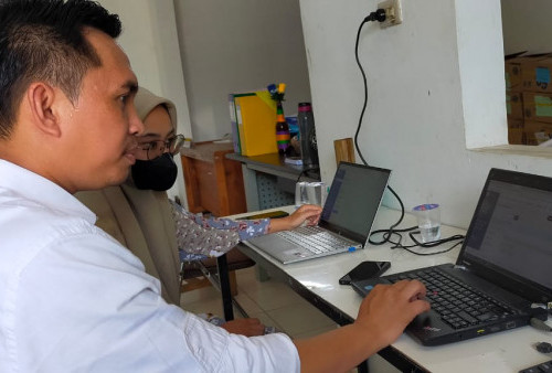 Dosen UTI Terapkan Sistem E-Library di SMK Bina Latih Karya