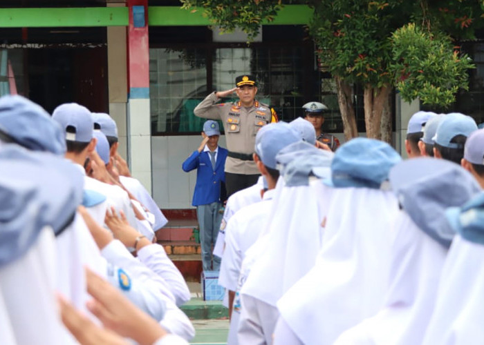 Jadi Inspektur Upacara di SMAN 1 Kota Agung, Kapolres Tanggamus Lampung Sampaikan Pesan Ini 