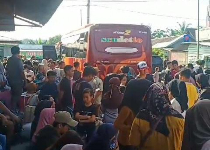 Pemudik Arus Balik di Pesisir Barat Lampung Alami Kepadatan 