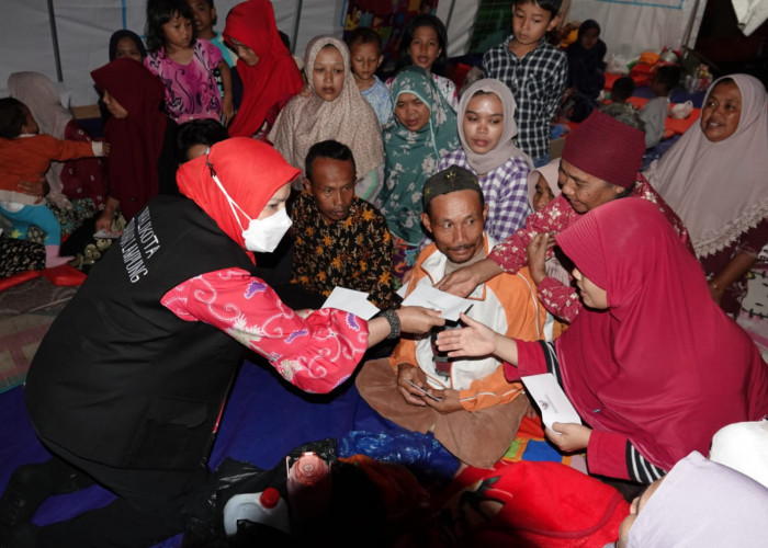 Eva Dwiana Serahkan Rp 500 Juta untuk Korban Gempa Cianjur