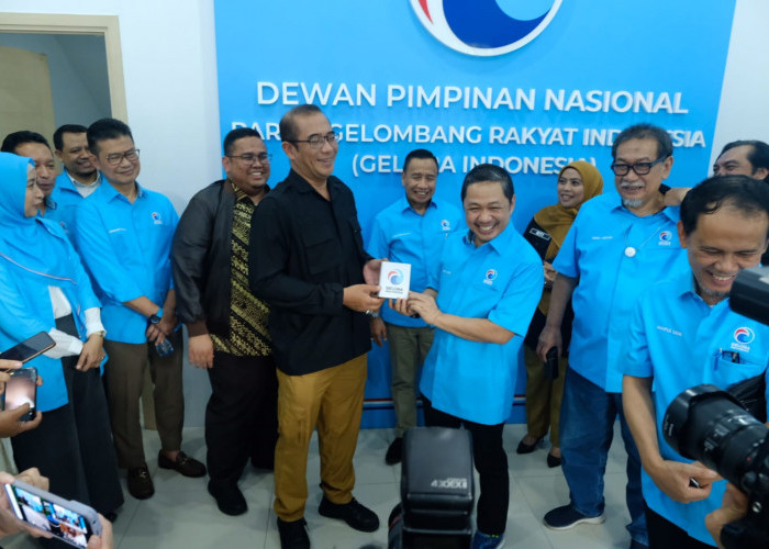 Verifikasi Parpol Baru, Ketua KPU dan Ketua Bawaslu Naik Sepeda Motor 