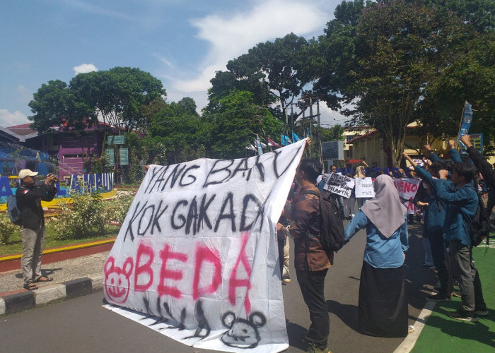 BEM U Gelar Aksi Tolak Pelantikan WR3