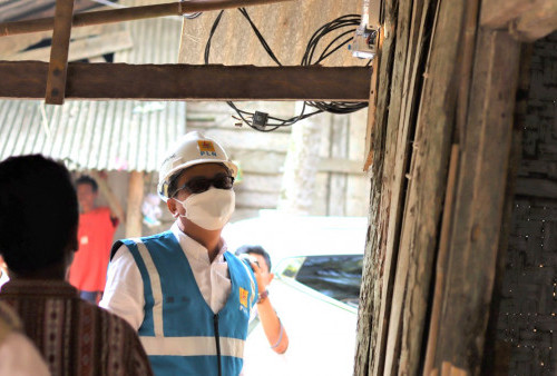 Kado HUT RI Ke-77, PLN Nyalakan Listrik Gratis untuk 102 Rumah Warga di Lampung