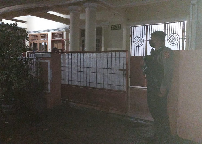 Selesai di Rumah Karomani, Penyidik Geledah Kediaman Senat Nonaktif Unila M. Basri, Apa yang Diambil Ya?