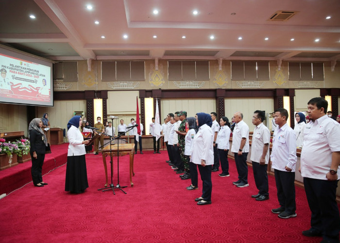 Riana Sari Arinal Lantik Winarni Nanang Ermanto Sebagai Ketua PMI Lampung Selatan Masa Bakti 2022-2027