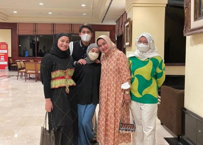 Jadi Anak Angkat Gubernur Lampung dan Kini Korban KDRT, Riana Sari: Doakan yang Terbaik untuk Dede Lesty Ya...
