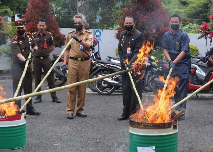 Kejari Lampung Barat Musnahkan Barang Bukti, Terbanyak Dari Kasus Narkoba 