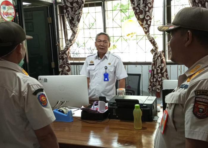 Razia Kawasan Tanpa Rokok, Satpol PP Temukan Asbak dan ASN Merokok di Tempat Ini…