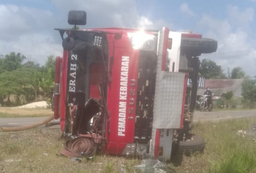 Mobil Damkar Mesuji Terbalik Saat Menuju Lokasi Kebakaran