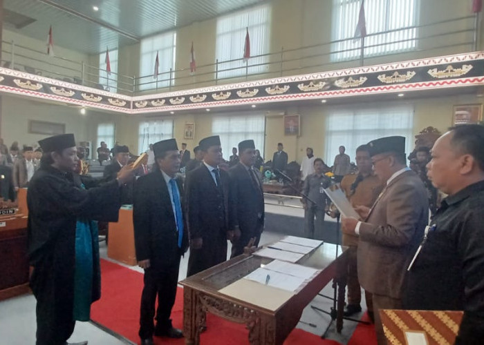 Ketua DPRD Lampung Timur Lantik 3 Anggota Dewan PAW