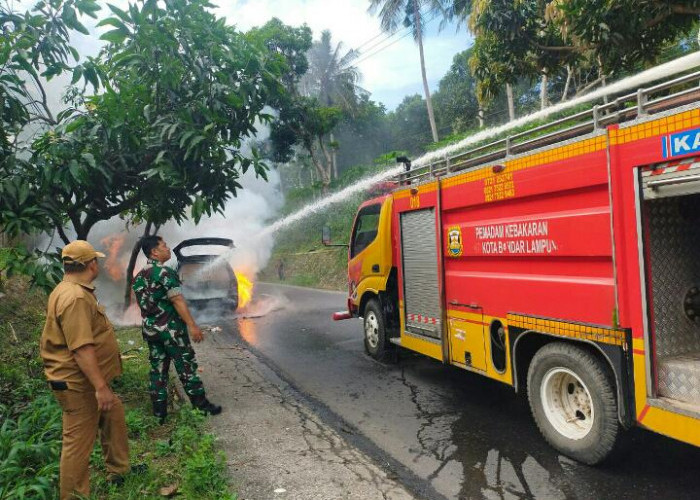 Mobil Grand Livina Terbakar, Api Diduga Berasal dari Ini