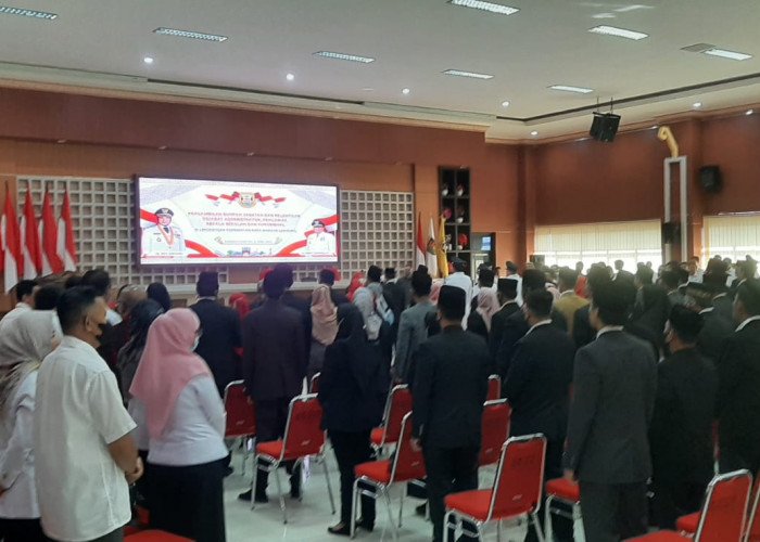 Eva Dwiana Lantik Dua Camat dan Kepala Sekolah