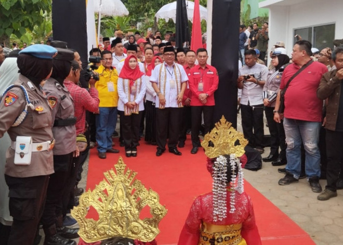 Pasangan Dewi Handajani - Ammar Siradjuddin Resmi Daftar ke KPU Tanggamus 