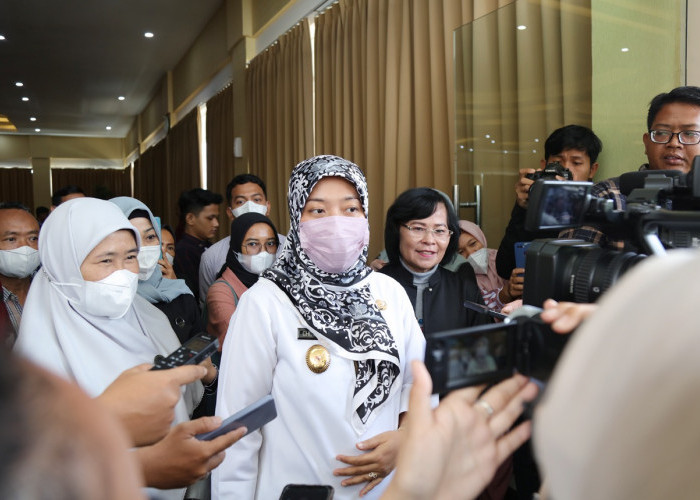 Datang dan Pergi, Wagub Nunik Bungkam Saat Penuhi Klarifikasi KPK