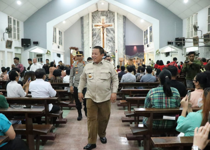 Tinjau Gereja dan Pospam, Arinal Djunaidi Ingin Jemaat Nyaman Beribadah Natal
