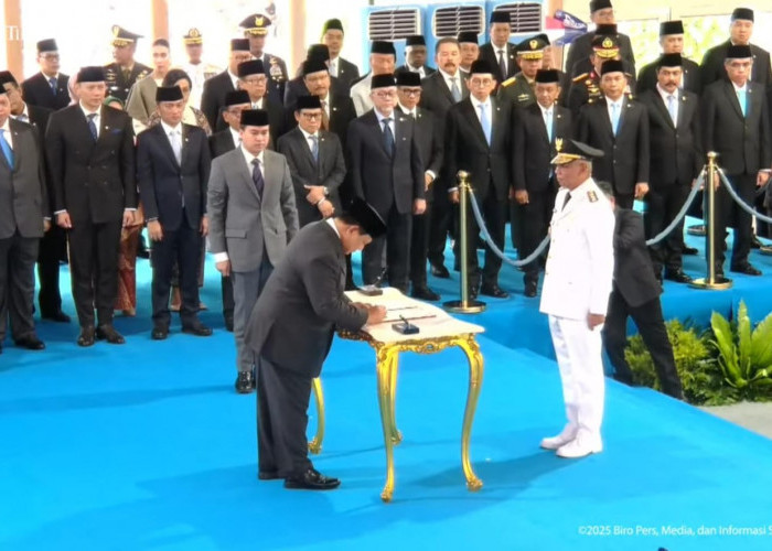 Pimpin Barisan, RMD Jadi Gubernur Pertama yang Dilantik Presiden Prabowo