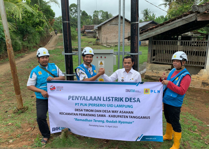 Realisasikan PMN Jelang Idul Fitri 1444 H, Pekon Tirom dan Way Asahan Akhirnya Bisa Nikmati Listrik PLN