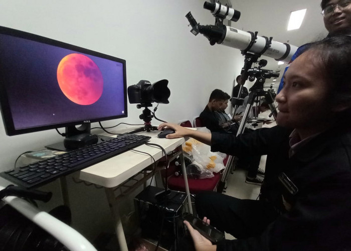 GERHANA BULAN TOTAL