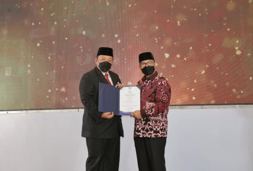 Gubernur Arinal Raih Manggala Karya Kencana