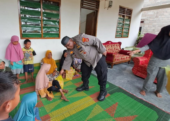 Door to Door, Kapolres Tulang Bawang Bagikan 85 Paket Nasi Kotak Gratis Untuk Lansia Setiap Hari